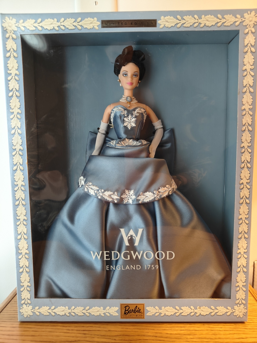 1999 Barbie Limited Edition Wedgewood England 1759 Barbie Doll